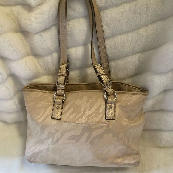 Dana  Buchman beige canvas and faux leather trims and accents shoulder bag. - Picture 4 of 14